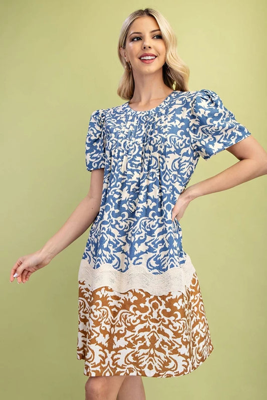 Two-Toned Pleated Dress

Model is 5’7” wearing a small.
90% Rayon 10% Nylon